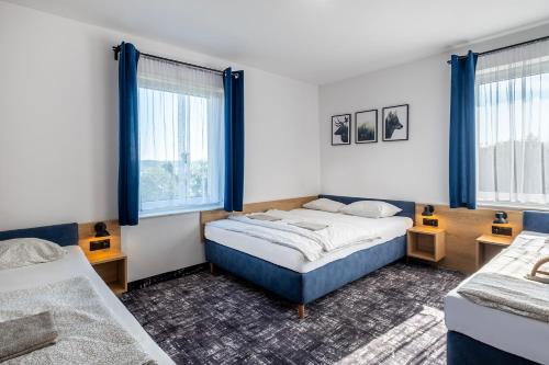 Posteľ alebo postele v izbe v ubytovaní 4 Pory Roku Apartamenty Domki Pokoje