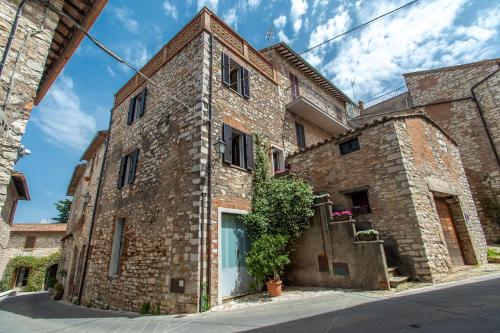 an old brick building with a plant in front of it at Terrazza Panoramica Privata in Corciano