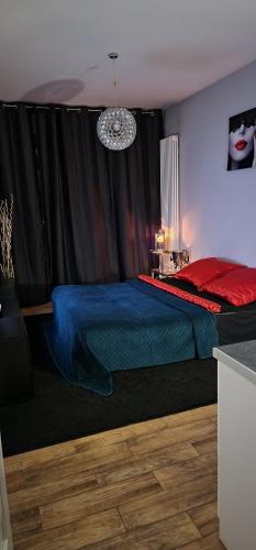 Ένα ή περισσότερα κρεβάτια σε δωμάτιο στο Galaxy apartament