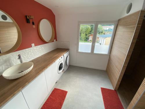 a bathroom with a sink and a washing machine at La Clé de Julian in Amiens