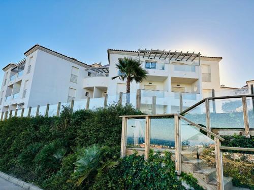 Scenic Sea, Mountain & City View Holiday Apartment - Sea, Mountains and City Right in Front