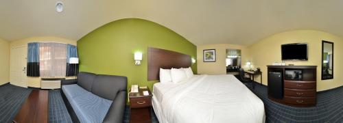 Quality Inn Needlesにあるベッド