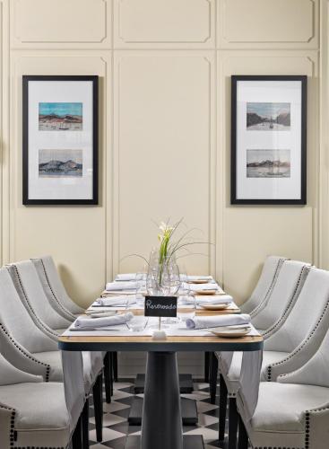 a dining room with a long table and chairs at H10 Duque de Loule in Lisbon