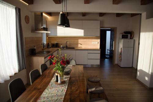 Una cocina o zona de cocina en Chata Miki