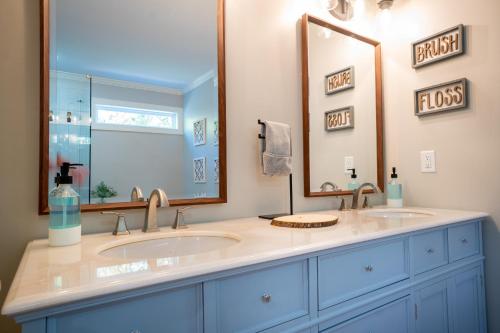 a bathroom with two sinks and a large mirror at Par-Tee Haus I- Game Room & Hot Tub-Walk to Helen in Helen
