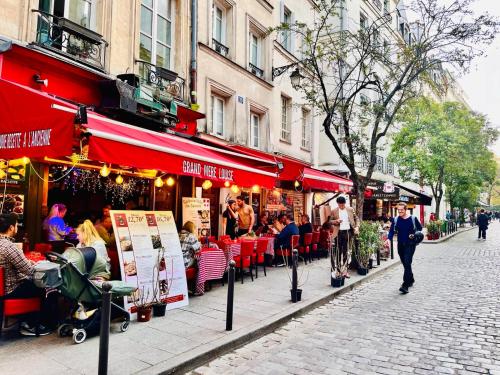 Paris rare pearl 5e Notre Dame Saint Michel