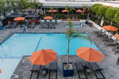 Palm Garden Hotelの敷地内または近くにあるプール