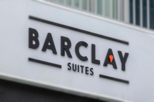 Certifikát, hodnocení, plakát nebo jiný dokument vystavený v ubytování Barclay Suites