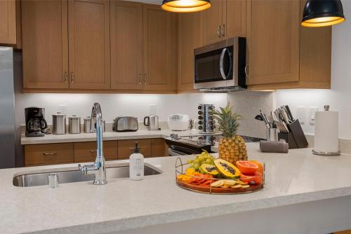 Η κουζίνα ή μικρή κουζίνα στο @Marbella Lane- Idyllic Getaway in Makaha Paradise