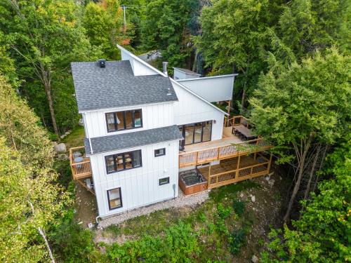 Ski in Tremblant and Mont Blanc, Views, Spa and Pool table