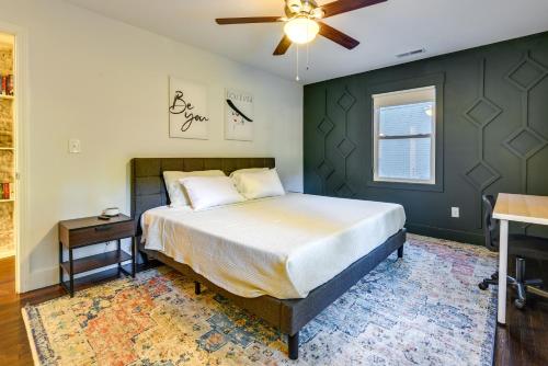 1 dormitorio con 1 cama y ventilador de techo en Modern Charlotte Retreat about 1 Mi to BOA Stadium!, en Charlotte