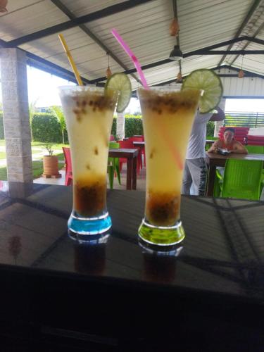 two drinks sitting on top of a table at Chiriguare parrilla in Villavicencio