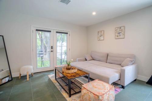 Χώρος καθιστικού στο Serene 1 bed guest house with patio sleeps 6