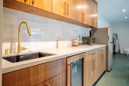 Η κουζίνα ή μικρή κουζίνα στο Serene 1 bed guest house with patio sleeps 6