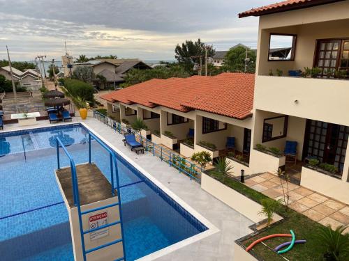 an aerial view of a hotel with a swimming pool at Hotel Pousada Canoa Quebrada in Canoa Quebrada