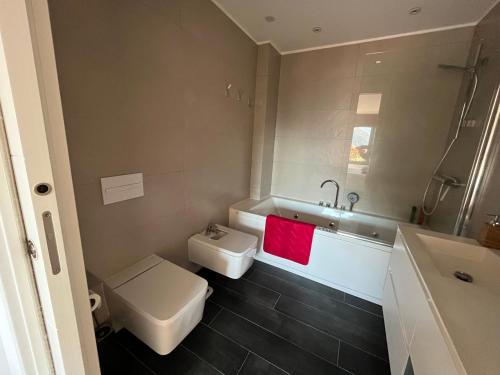 Ванная комната в Acojedor, nuevo y espacioso piso en Sant Julia de Loria