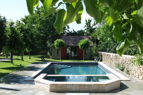Bassein majutusasutuses Sárffy House või selle lähedal
