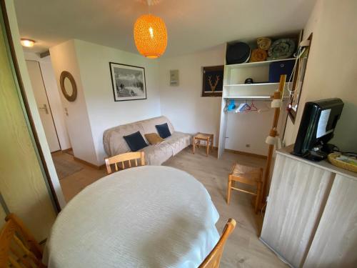 Gallery image of Studio au calme avec balcon, parking couvert et kitchenette équipée! - FR-1-692-90 in Abondance