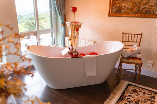 Le Boutique Hotel Gramado - Exclusivo para Casais — Mountain view