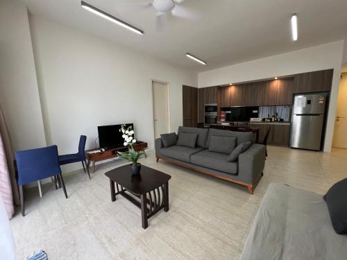 Η κουζίνα ή μικρή κουζίνα στο By The Sea Ground Floor with Pool Facing 3A