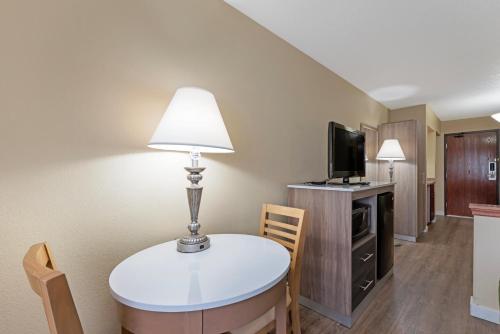 a room with a table with a lamp and a tv at Quality Inn Bemidji in Bemidji