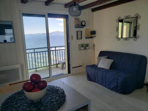 VUE PANORAMIQUE SUR LES PYRÉNÉES