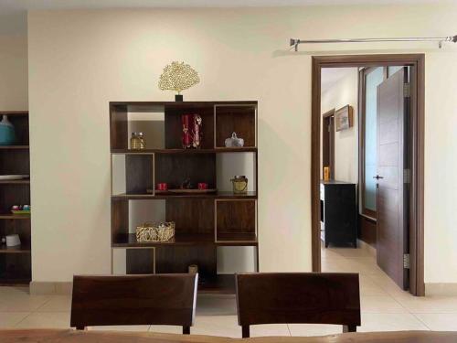 Fotografie z fotogalerie ubytování Mirana House - A Tasteful 4BHK Condo with Views! v destinaci Rišikéš