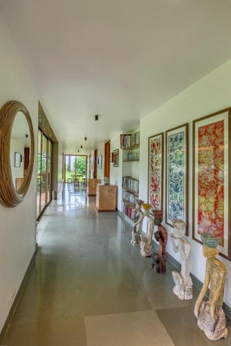 Fotografie z fotogalerie ubytování SaffronStays Le Farm By The Lake In Kamshet v destinaci Somavadi