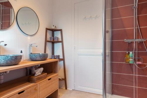 a bathroom with two sinks and a shower at Suite Germain - 4 pers. in Charleville-Mézières