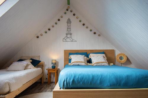 Postel nebo postele na pokoji v ubytování Ti vaen I Maison traditionnelle bretonne & Sauna