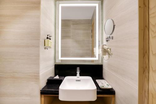 Un baño de Lemon Tree Hotel, Sonamarg