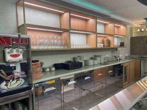 Η κουζίνα ή μικρή κουζίνα στο Design- und Kunsthotel München