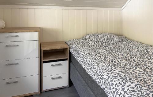 Кровать или кровати в номере Beautiful Home In Skodje With Wifi