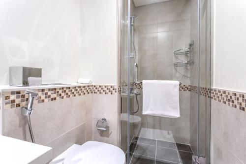 Koupelna v ubytování Stunning 1BHK in Reva Residence Business Bay