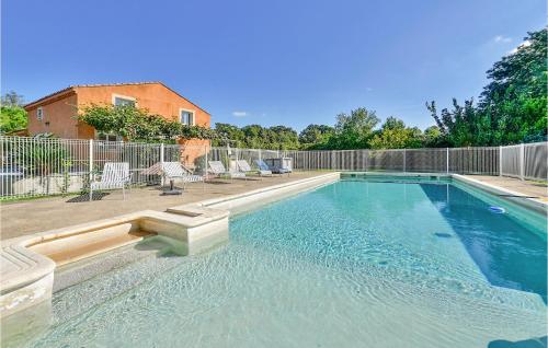 Stunning Home In Saint Martin De Crau