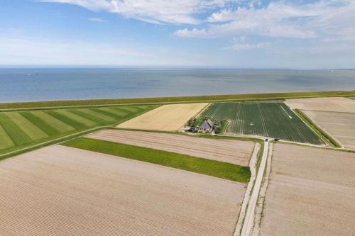 Gallery image of Wadhuis met spectaculair uitzicht op zee! in Nes