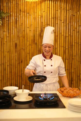 Pleiku Hotel by Gia Lai Touristの宿泊客