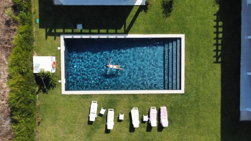 an overhead view of a swimming pool with a person in the water at Casa da Courela in Cavaleiro