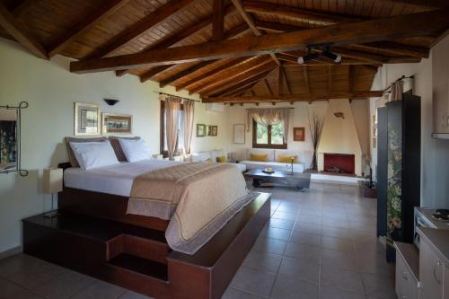 Katil atau katil-katil dalam bilik di Heos Accommodation