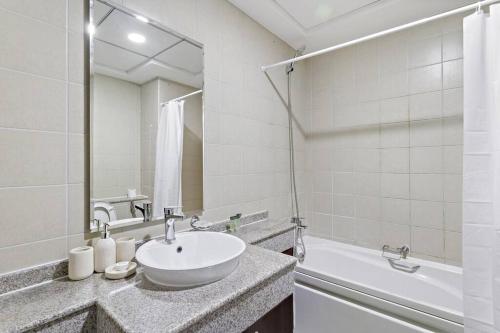 Koupelna v ubytování StoneTree - Bright & Modish 1BR Apartment