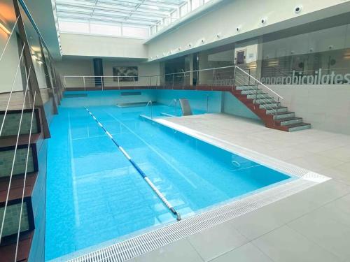 Piso de lujo con piscina y gym, a 2min de la playa