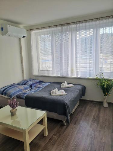 Cama o camas de una habitación en APARTMÁNY BYTČA