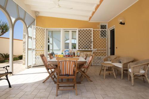 Αίθριο ή υπαίθριος χώρος στο Villa Eleonora con piscina Fronte Mare