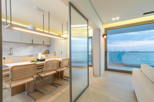 F & B Collection - Luxury Seafront 2 Bedroom Apartment