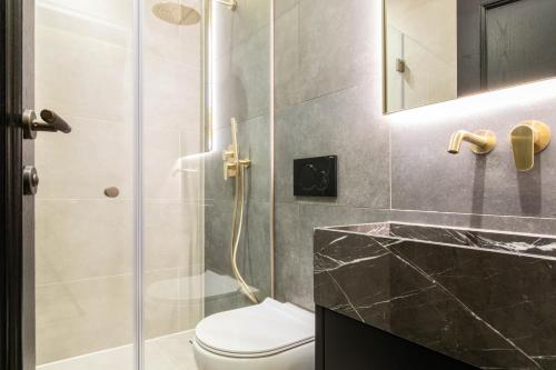 F & B Collection - Luxury Seafront 2 Bedroom Apartment