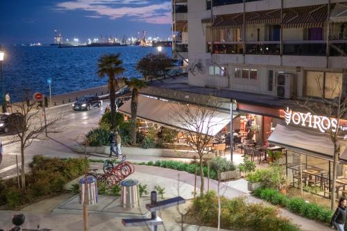 F & B Collection - Luxury Seafront 2 Bedroom Apartment