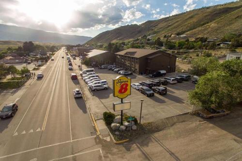 an overhead view of a parking lot with cars parked at Super 8 by Wyndham Gardiner/Yellowstone Park Area in Gardiner