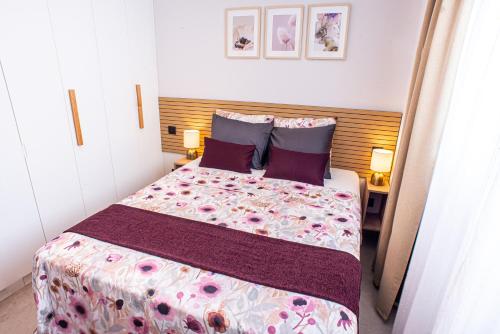 Un pat sau paturi într-o cameră la Susa Cosi Canteras Apartment