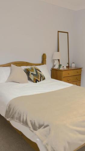 A bed or beds in a room at Blue Poppy