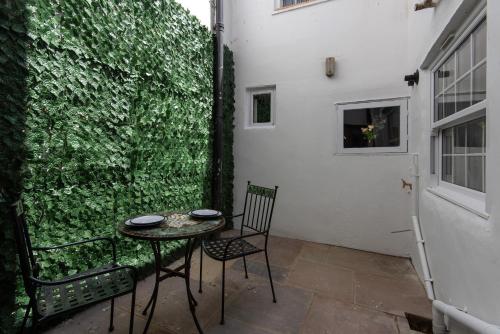 Spacious Brighton Home 2 Ensuites, Weekly & Monthly Stays-Marine LGF by Bluehouse Shortlets Brighton photo 14